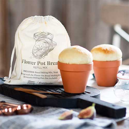 cute-gift-idea-for-garden-plant-lover-flower-pot-bread-making-gift