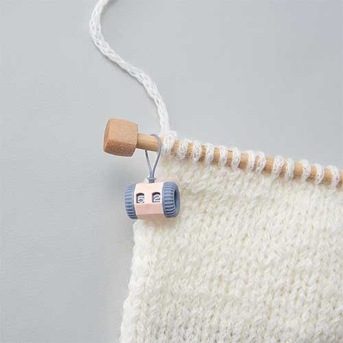 cute-knitting-gift-idea-dangling-row-counter