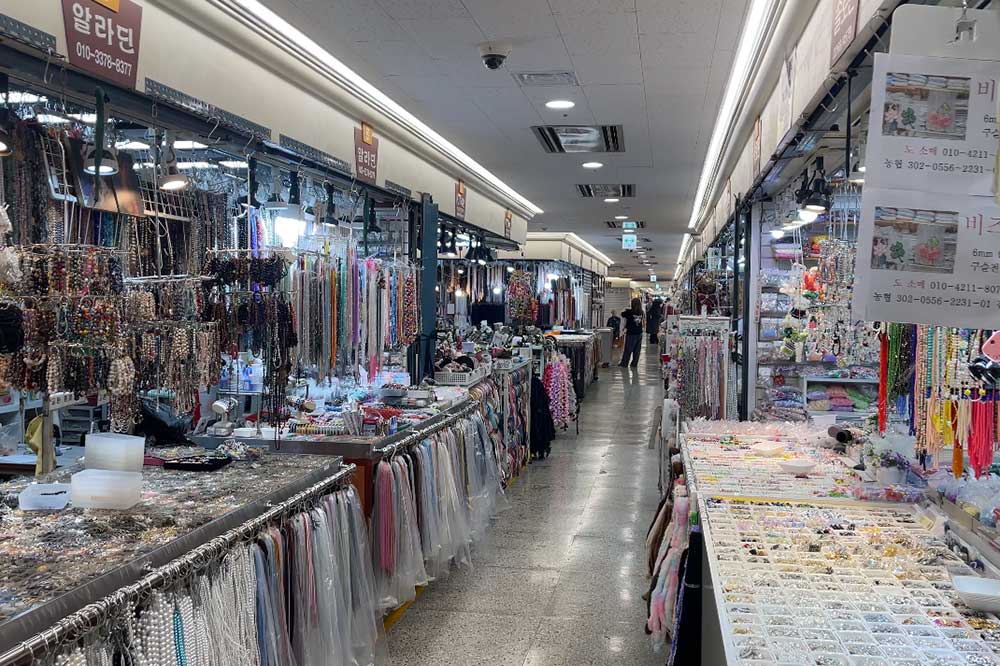 dongdaemun-wholesale-market-seoul-craft-shopping-beads-ribbon-yarn-crochet
