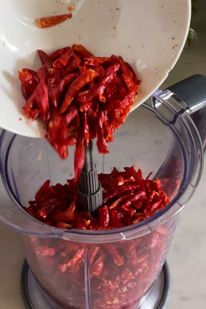 dried-thai-birds-eye-chilies