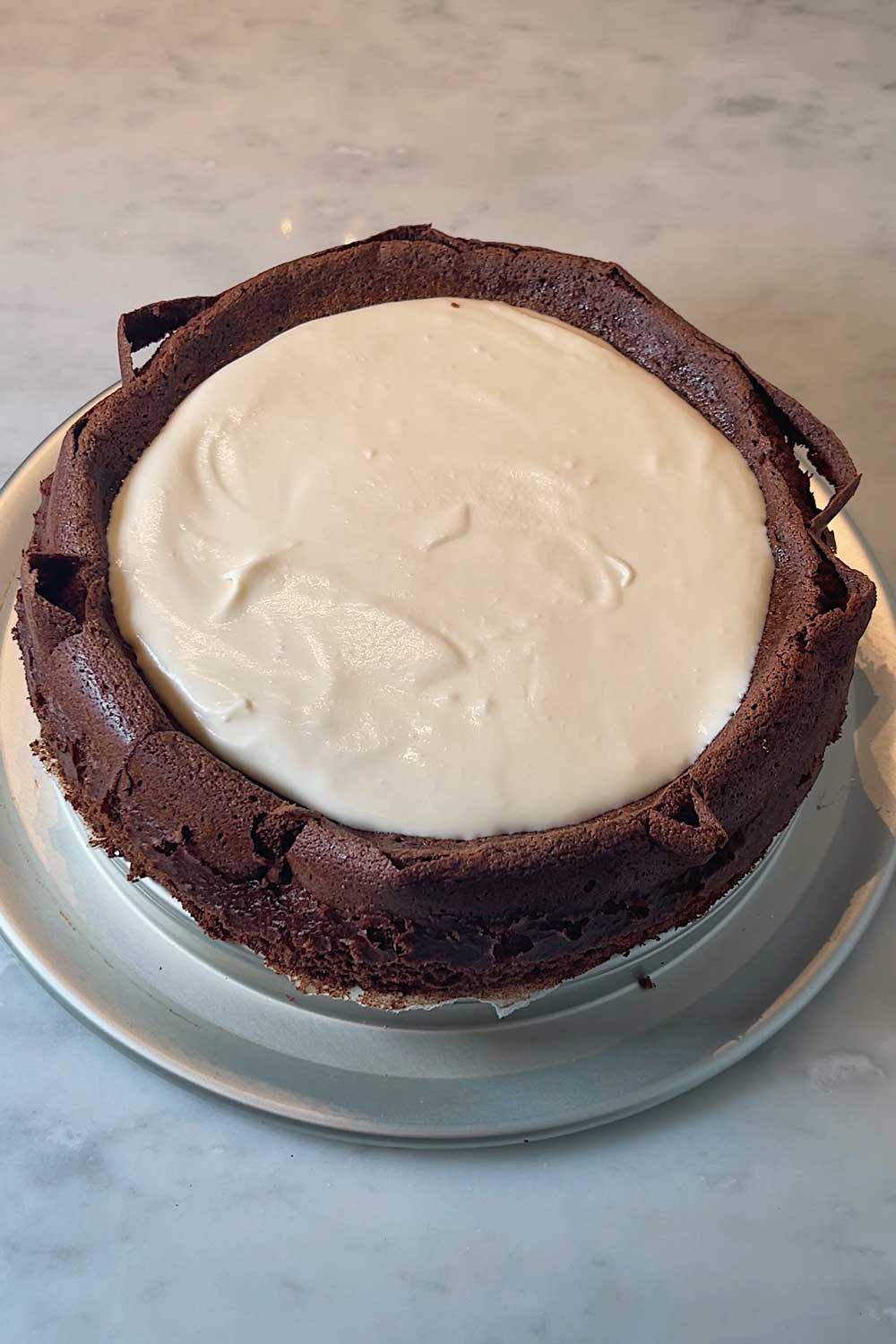 flourless-chocolate-cake-with-vanilla-whipped-cream