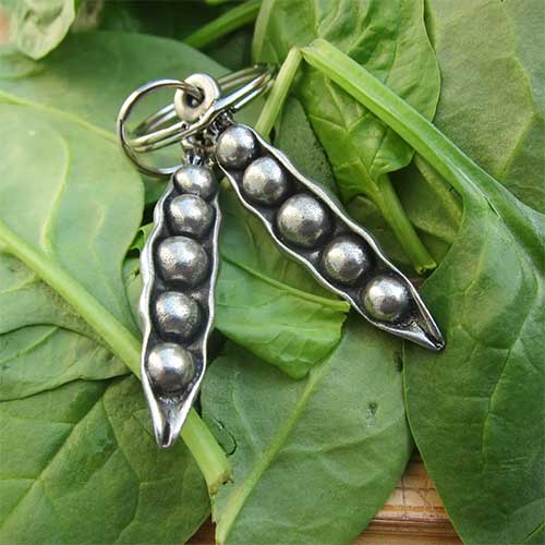 gift-idea-for-best-friend-gardener-vegetable-keychain-two-peas-in-a-pod