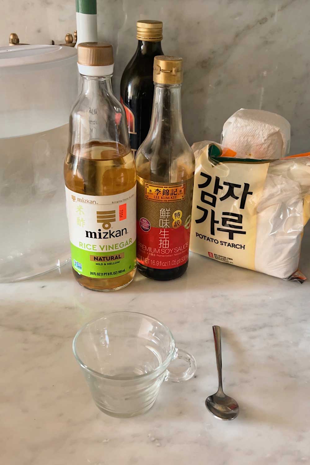 kkanpunggi-ingredients-soy-sauce-rice-vinegar-honey-and-potato-starch