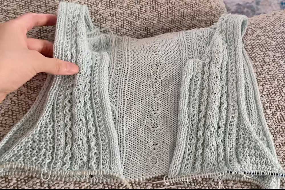 knitting-the-isabelle-top-fastened-by-the-knit-purl-girl
