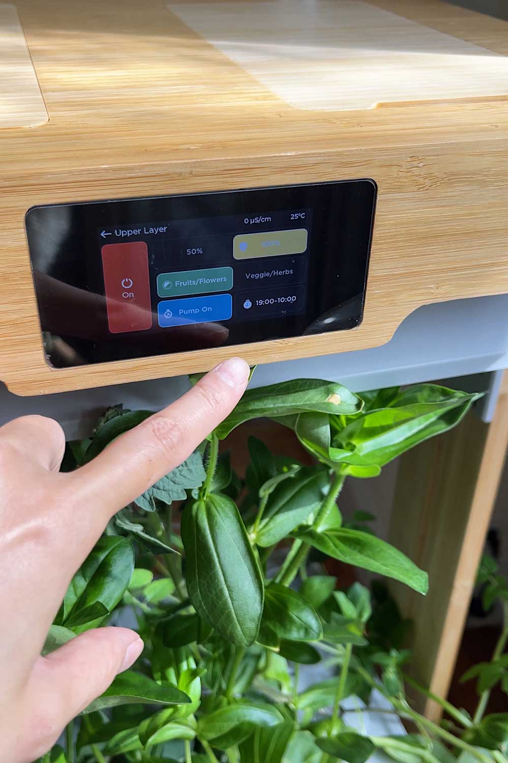 letpot-lph-home-touchscreen-monitor-custom-light-schedule-continuous-ec-meter-reading