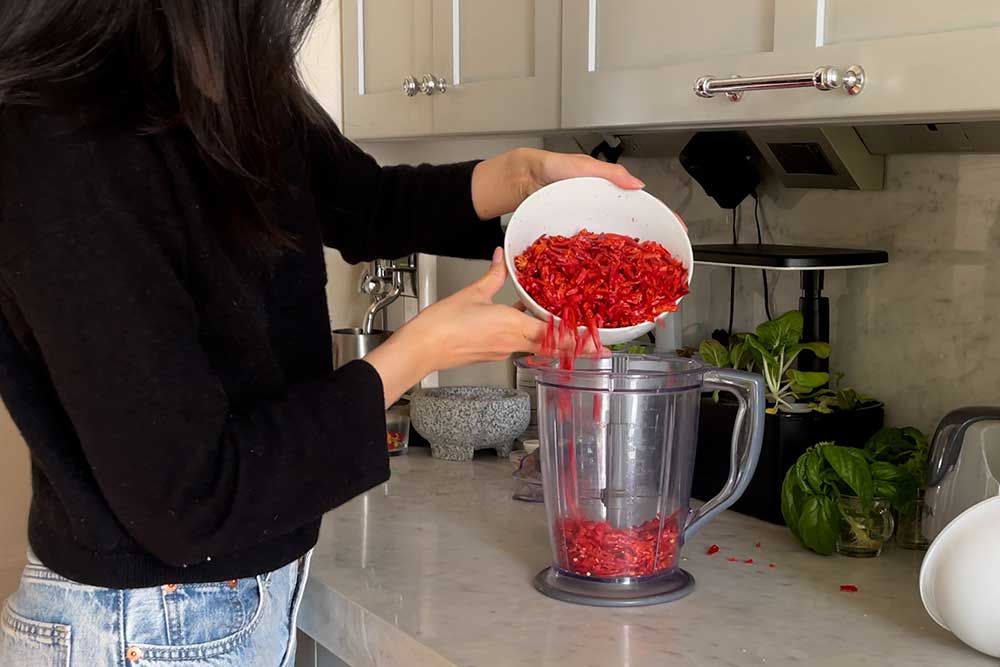 making-homemade-thai-chili-powder