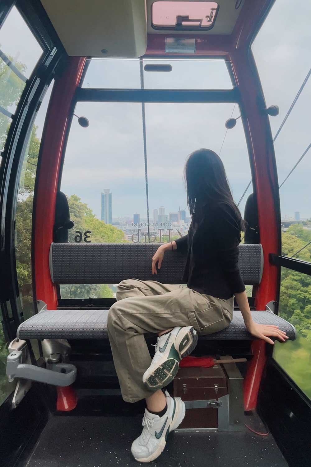riding-the-rokko-cable-car-in-kobe-japan-to-see-the-nunobiki-gardens