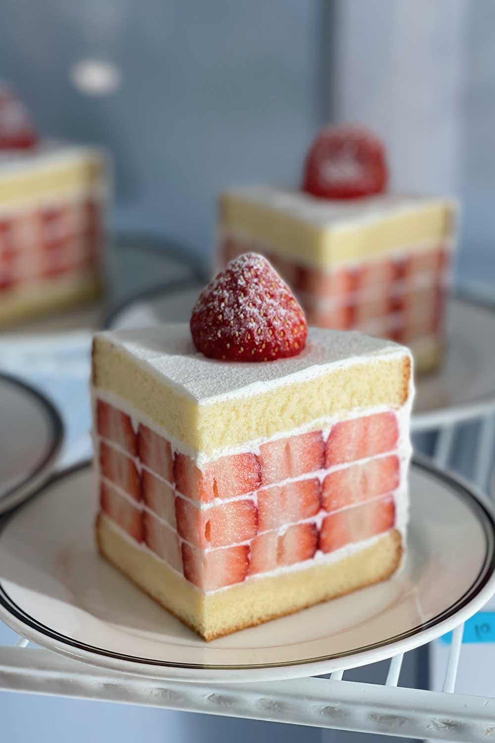 strawberry-shortcake-best-pastries-in-seoul